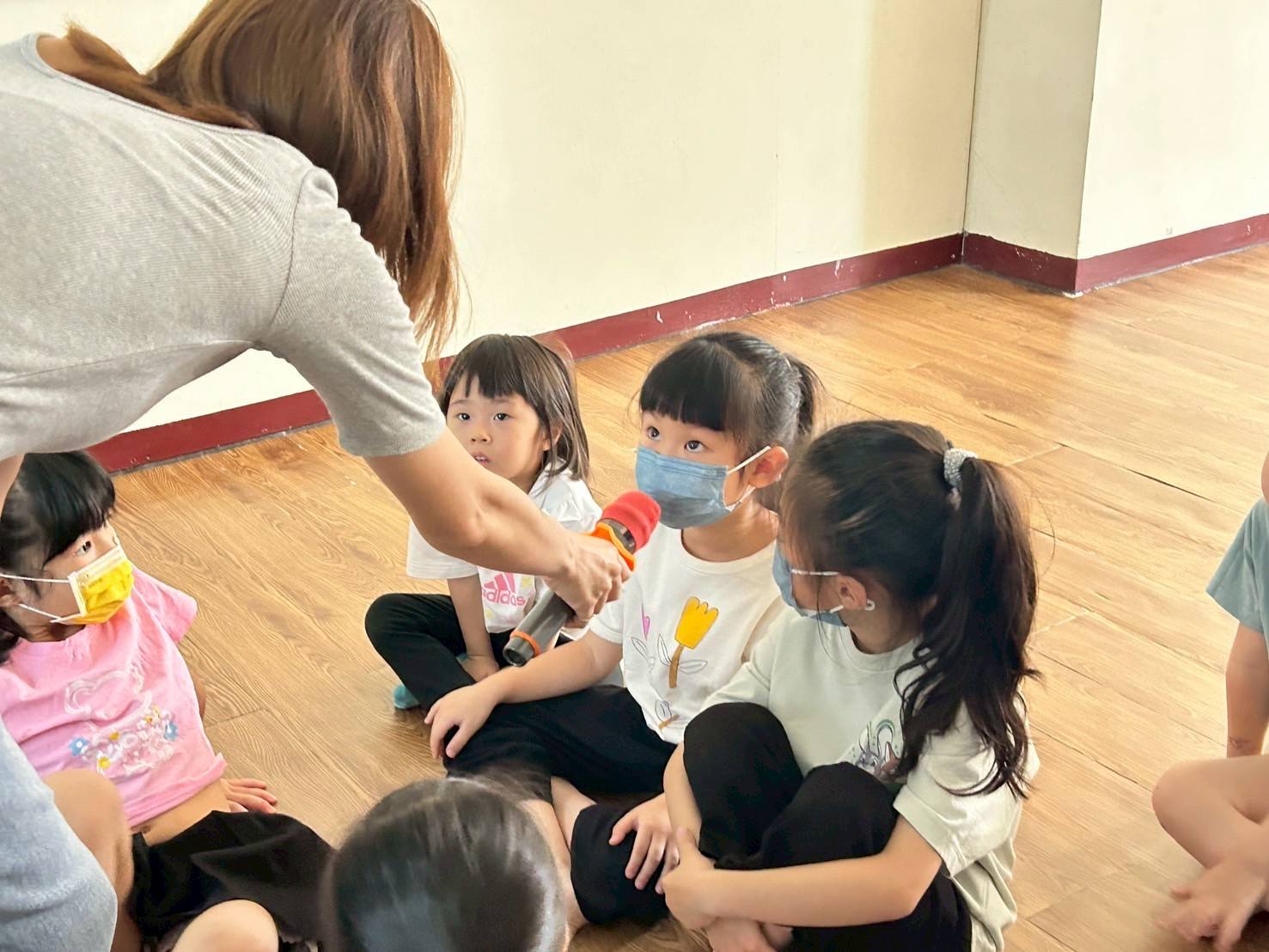 幼兒英語課程｜這次我們一起走進彩虹的世界